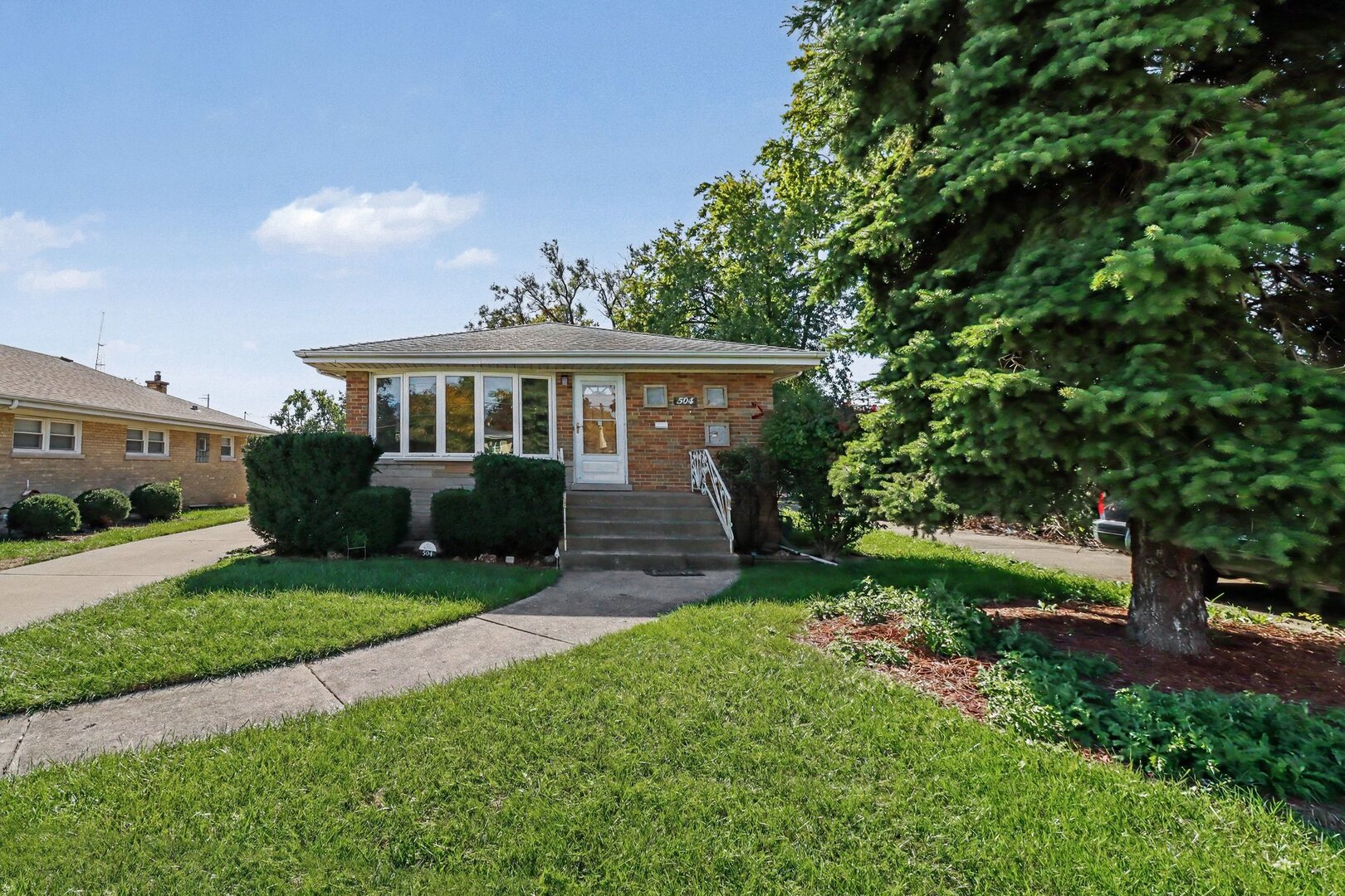 504 E Butterfield Road Property Photo 1