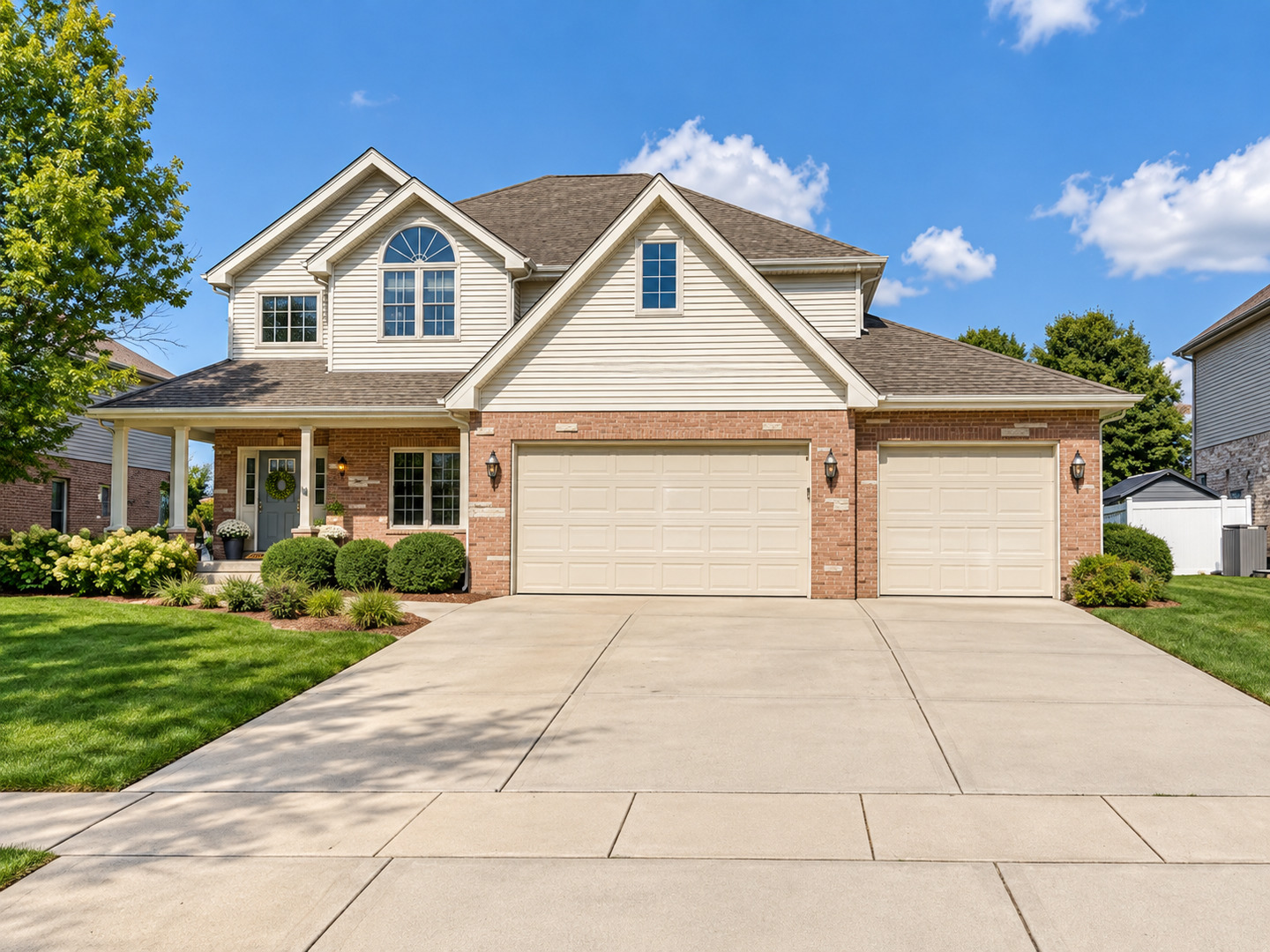 851 W WOODLAWN Road