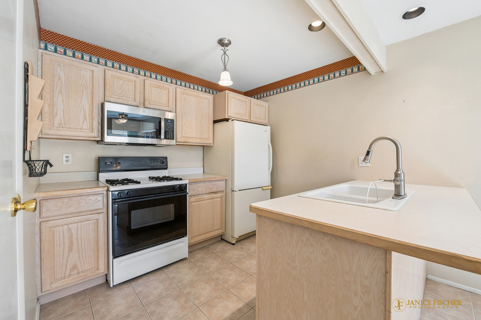 819 Wiltshire Drive 3 Property Photo 5