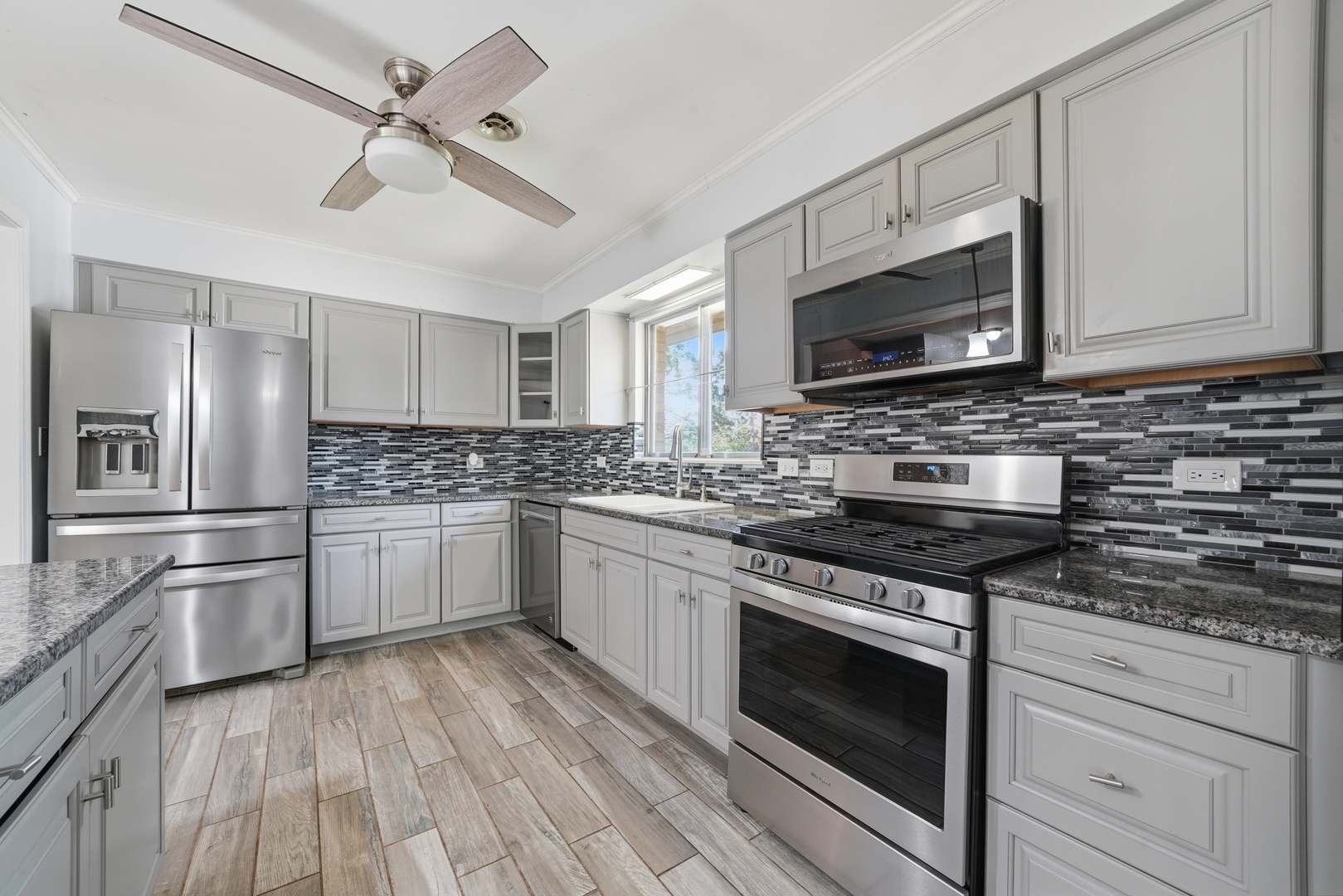 141 E Potter Street Property Photo 6