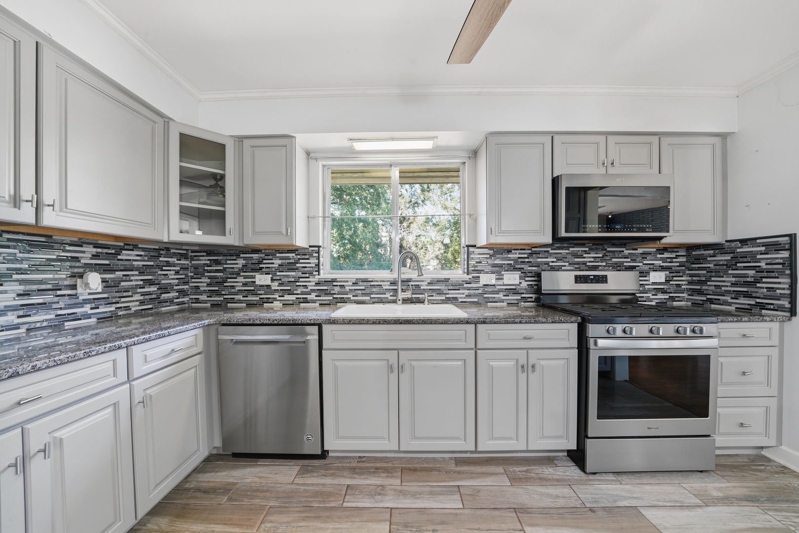 141 E Potter Street Property Photo 8