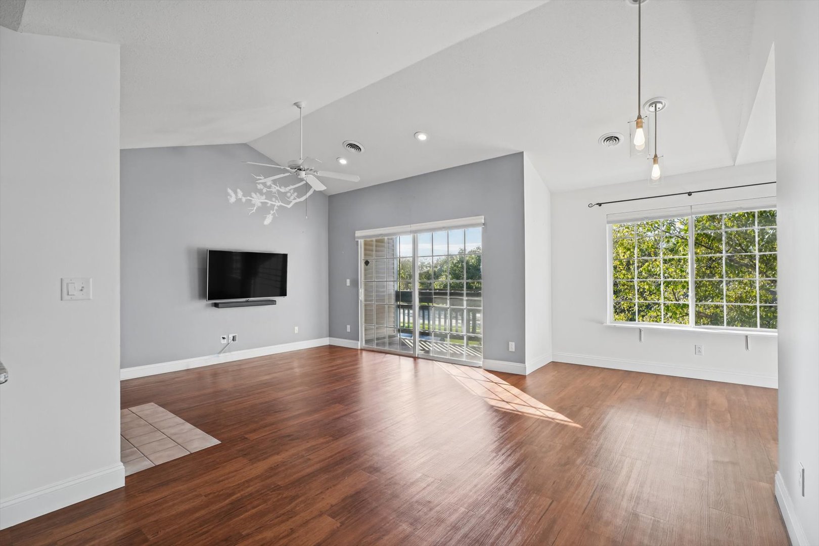 2402 Windward Boulevard 205 Property Photo 5