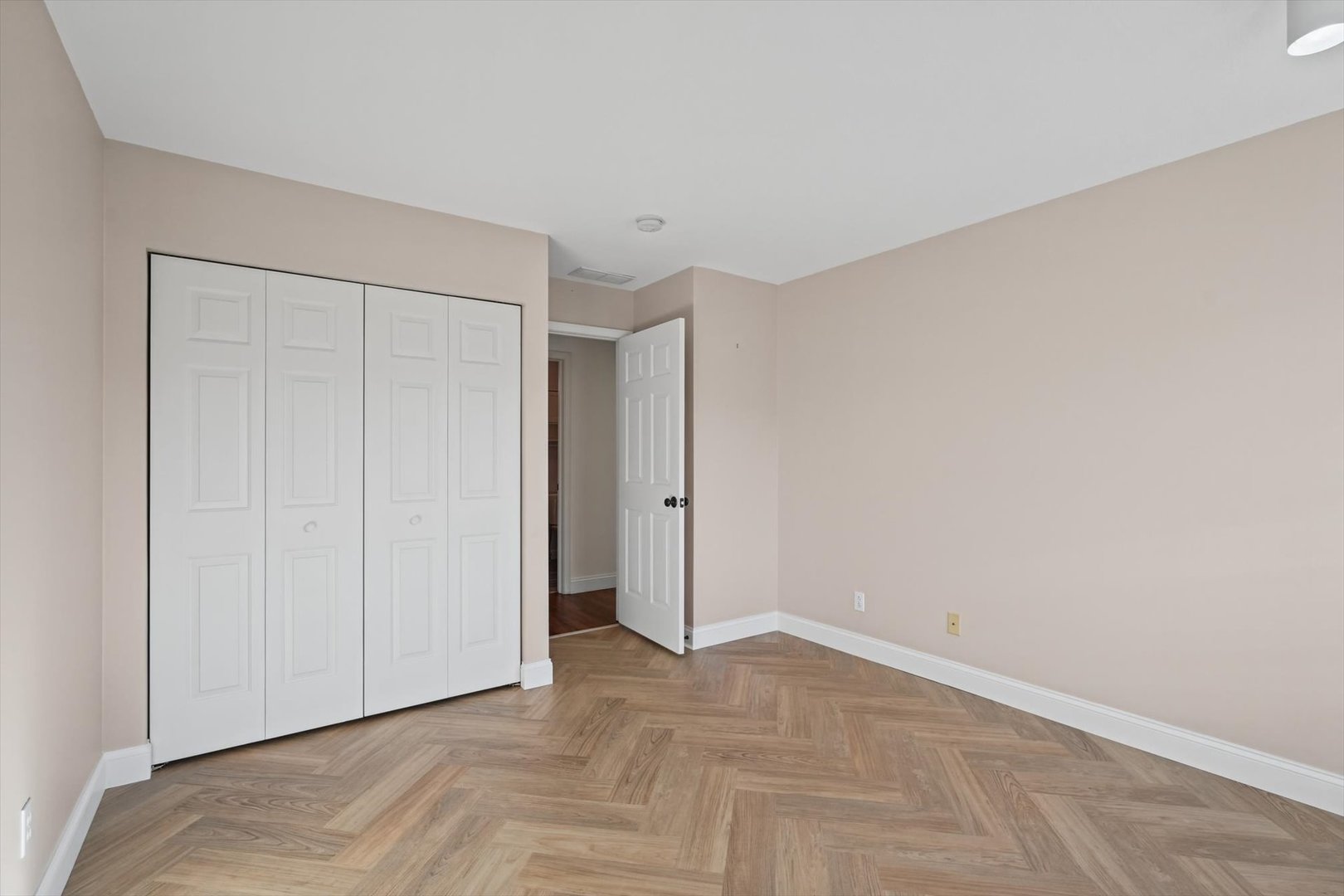 2402 Windward Boulevard 205 Property Photo 18