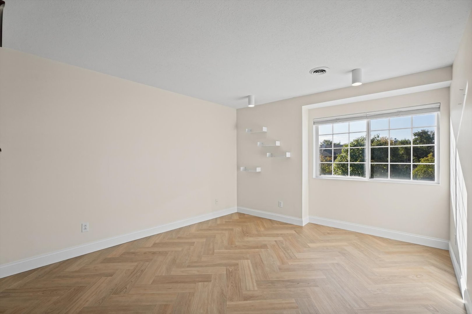 2402 Windward Boulevard 205 Property Photo 19