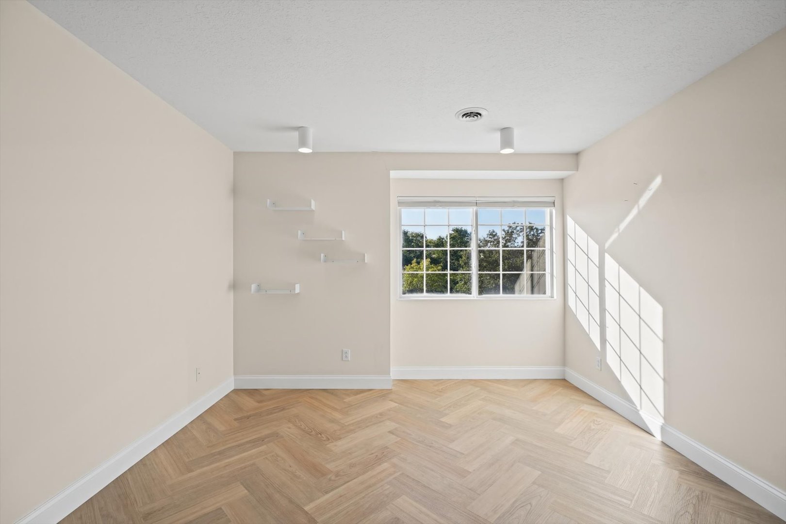 2402 Windward Boulevard 205 Property Photo 20