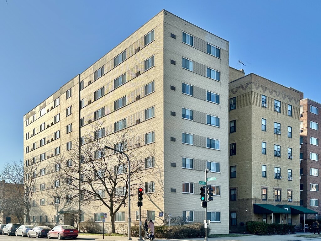 1400 Chicago Avenue 608 Property Photo 1