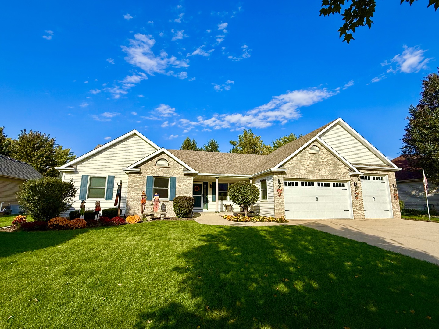1271 Clearwater Drive Property Photo 1