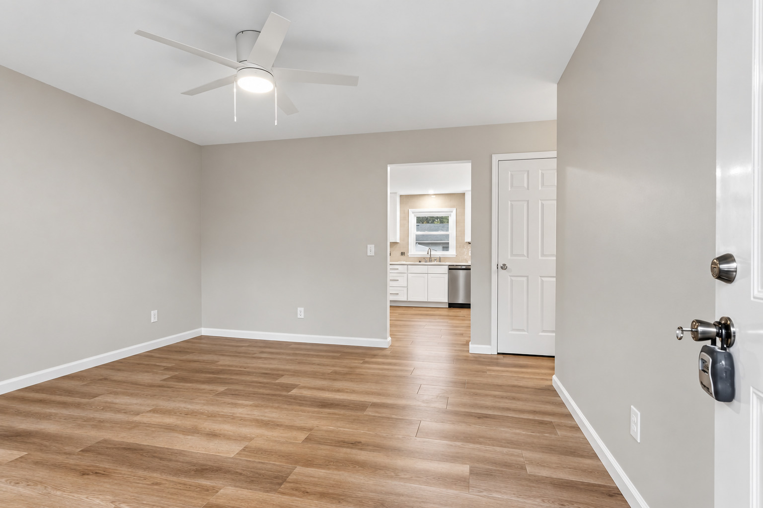1812 Stratford Drive Property Photo 3