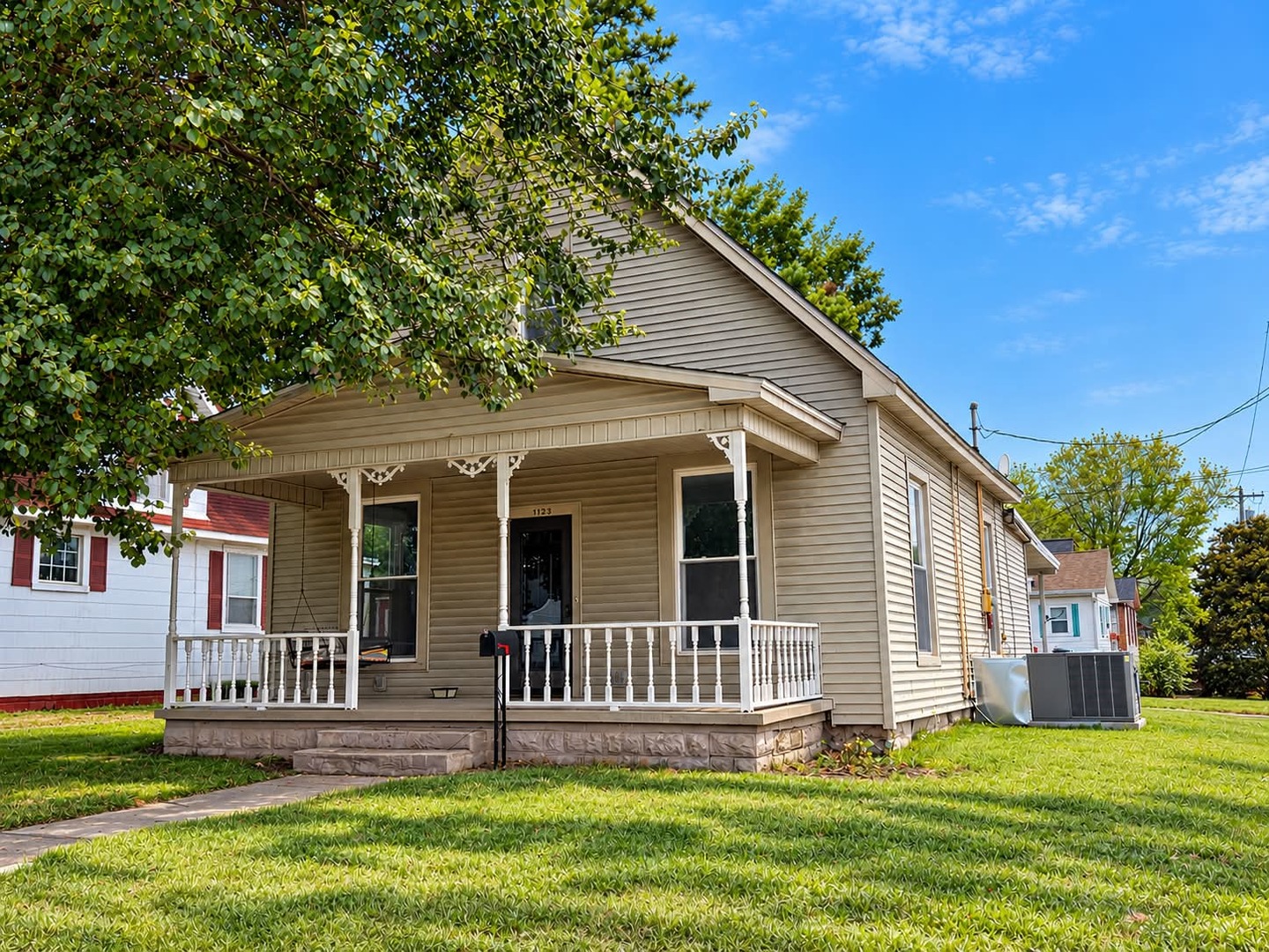 1123 Metropolis Street Property Photo 1