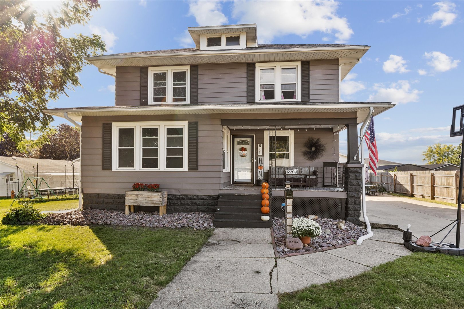 611 12th Avenue Property Photo 1