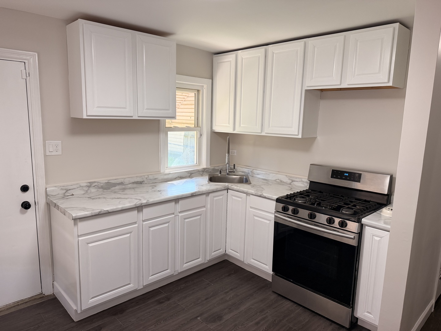 14131 Manor Avenue Property Photo 7