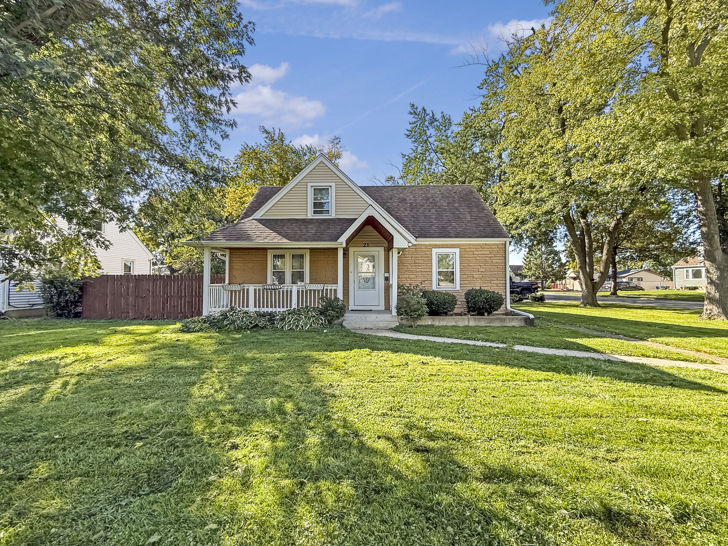 21 E Lyndale Avenue Property Photo 1