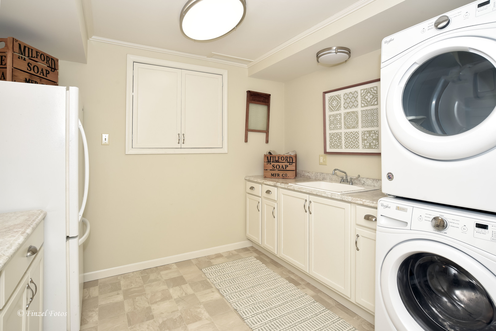 873 Dartmoor Drive Property Photo 14
