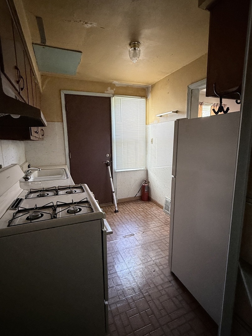 8503 S Saint Lawrence Avenue Property Photo 5