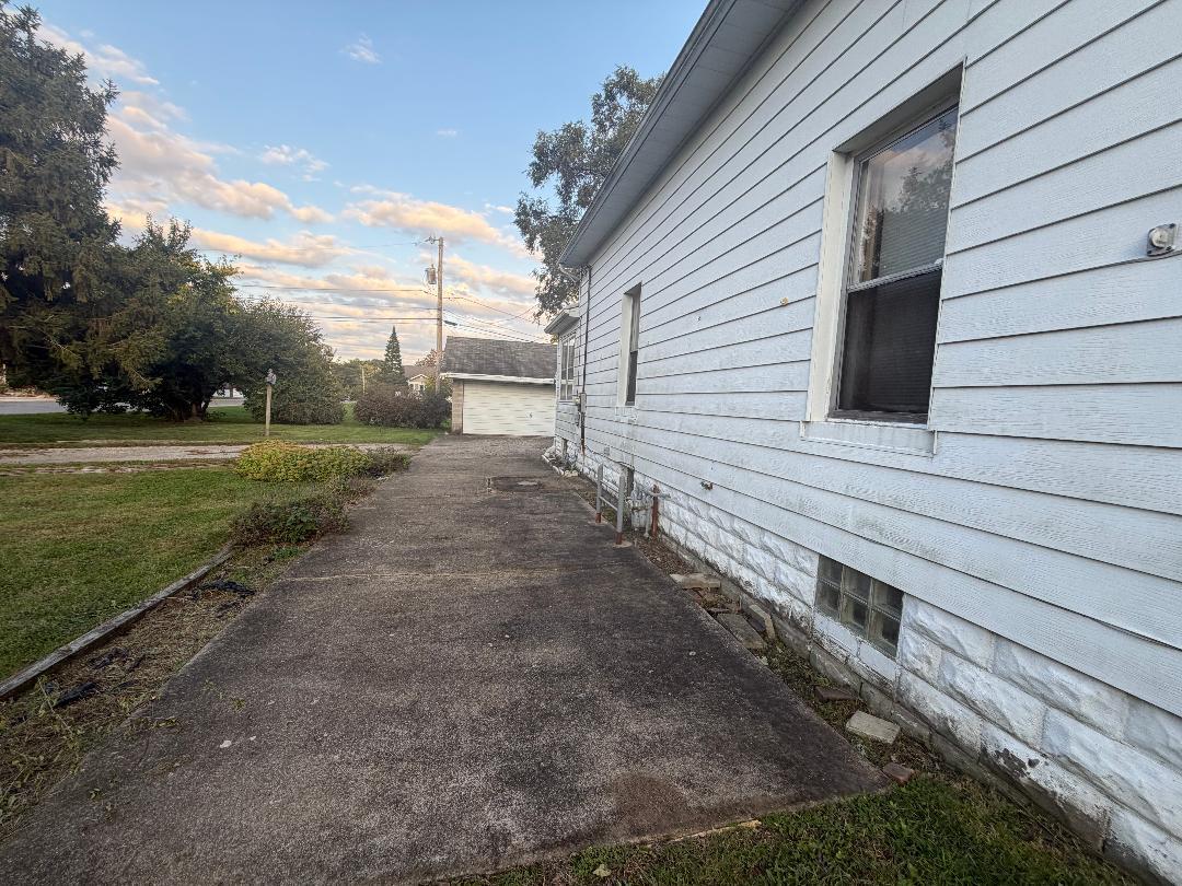 702 Davis Avenue Property Photo 4