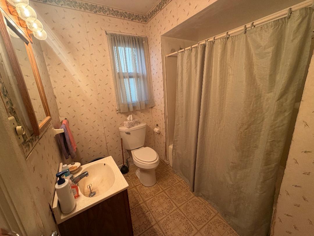 702 Davis Avenue Property Photo 13