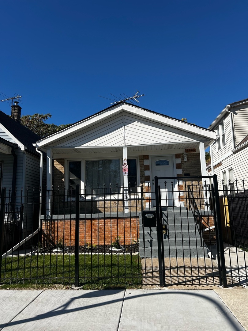 6340 S Bell Avenue Property Photo 2