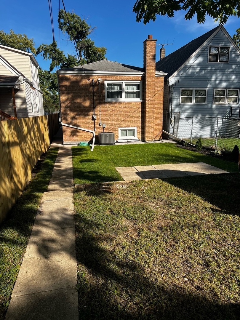 6340 S Bell Avenue Property Photo 3