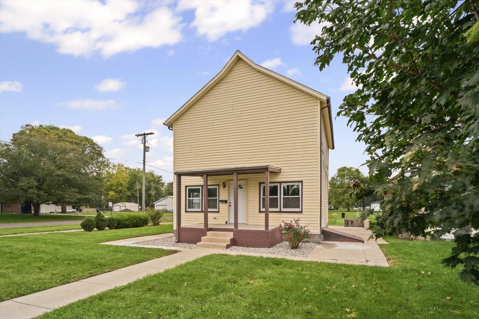 523 W 9th Street Property Photo 1