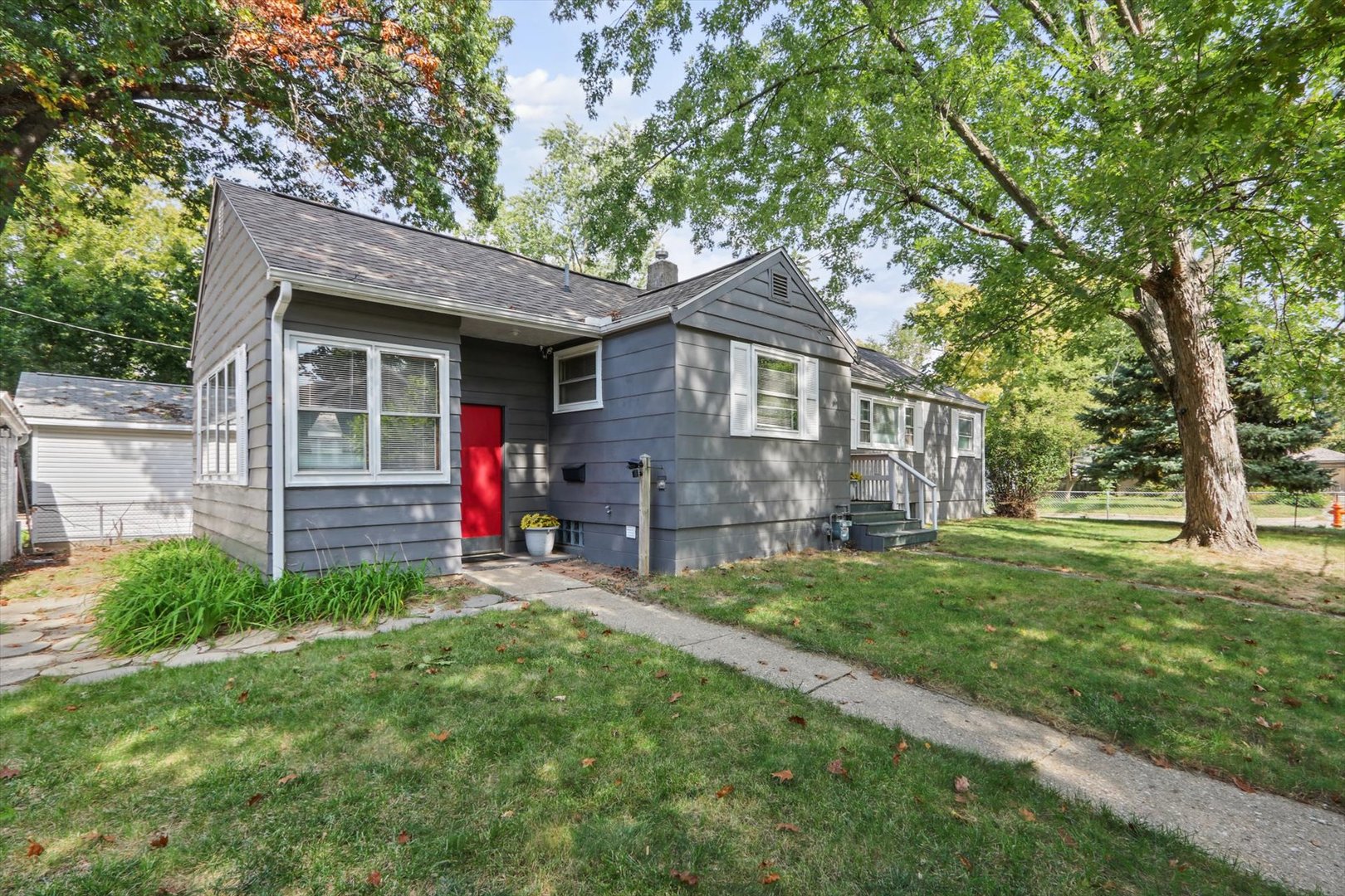 801 N Busey Avenue Property Photo 1