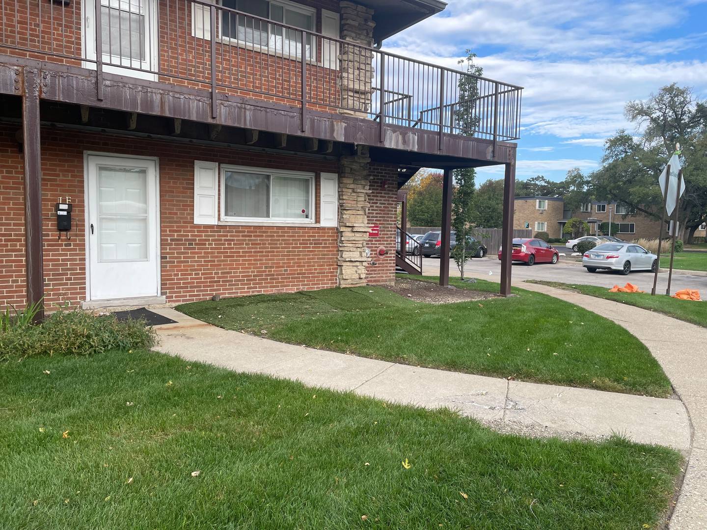 1480 S BUSSE Road 1F Property Photo 1