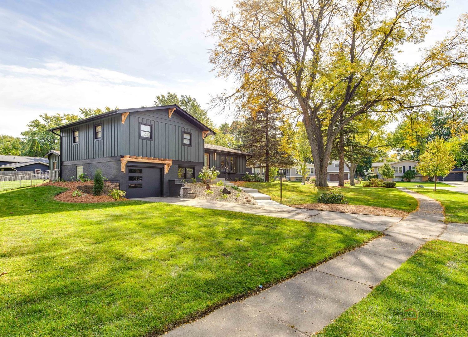 6955 Parkview Drive Property Photo 1