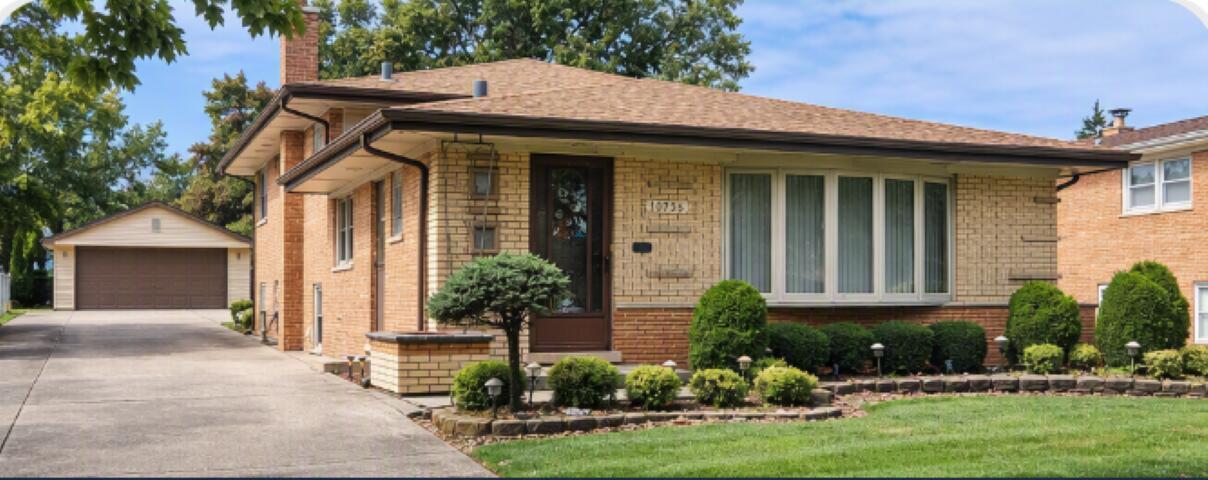 10736 N Lawler Avenue Property Photo 1