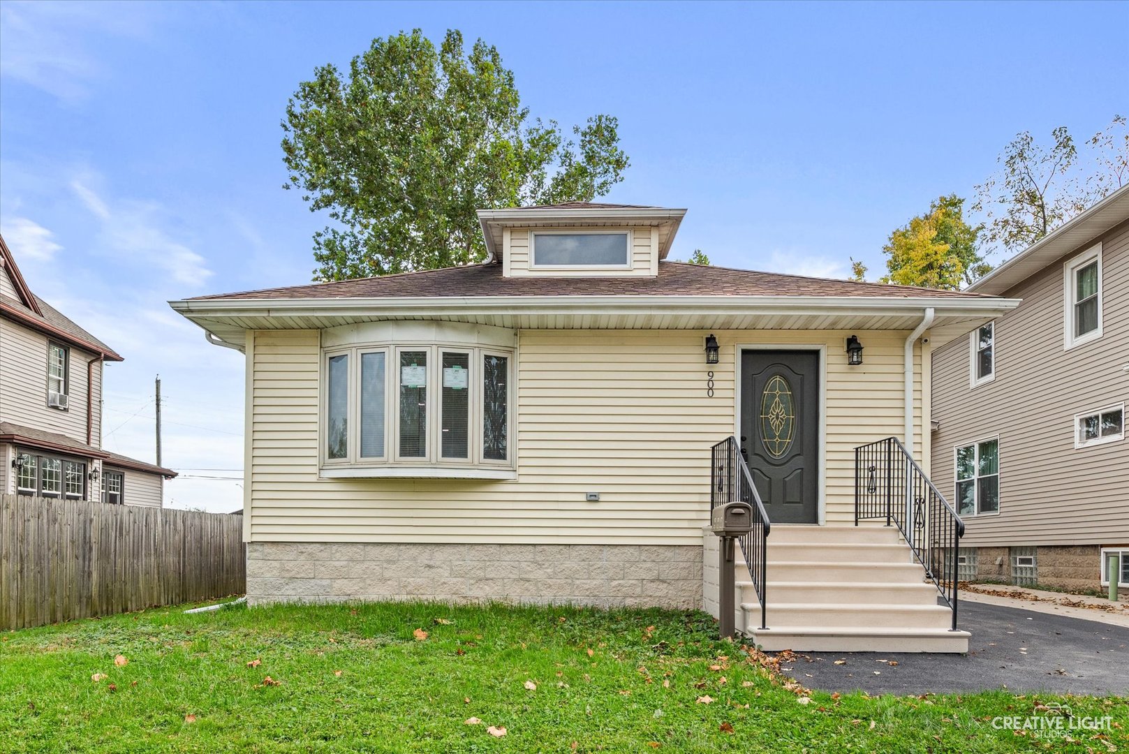 900 Cochrane Avenue Property Photo 1