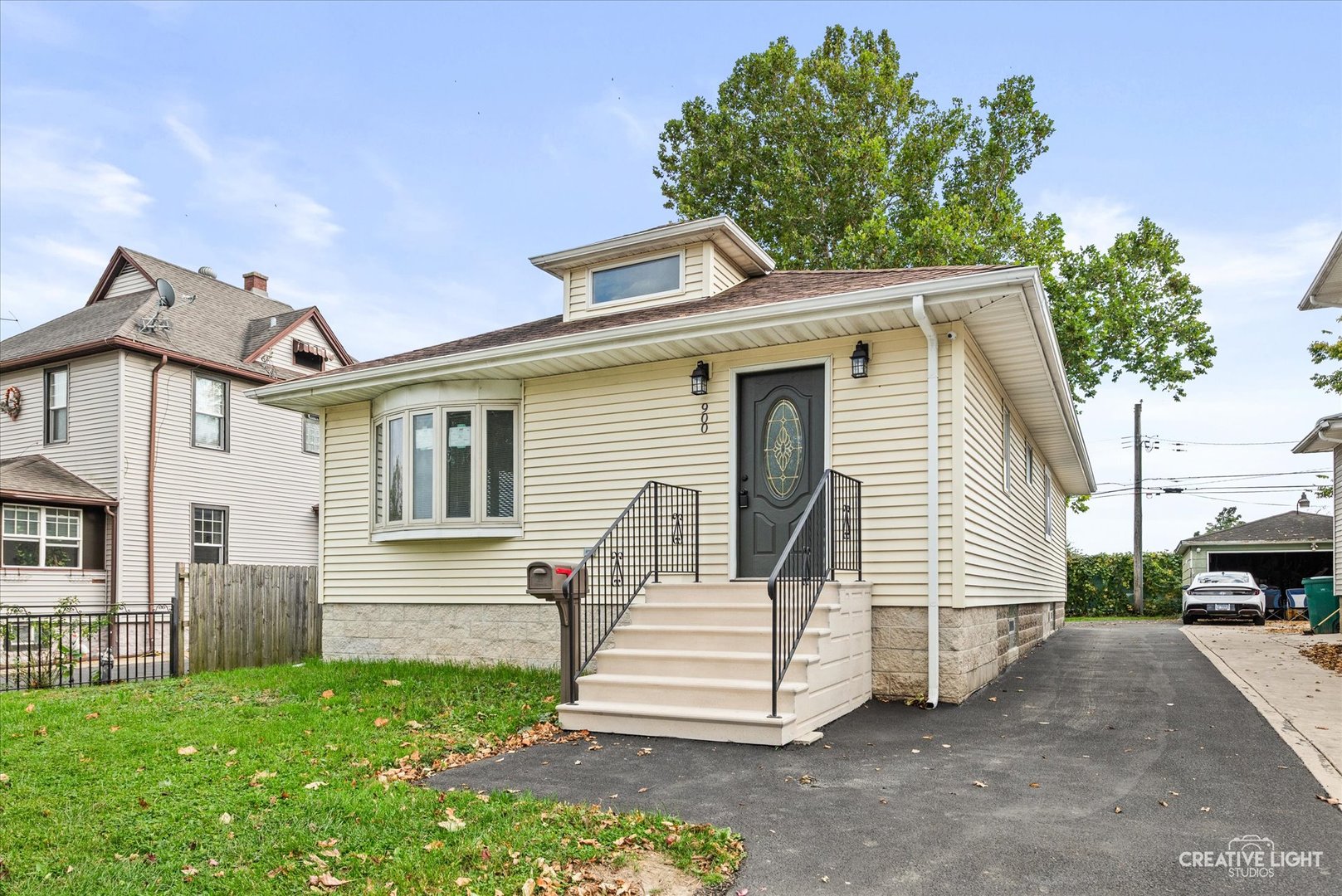900 Cochrane Avenue Property Photo 2
