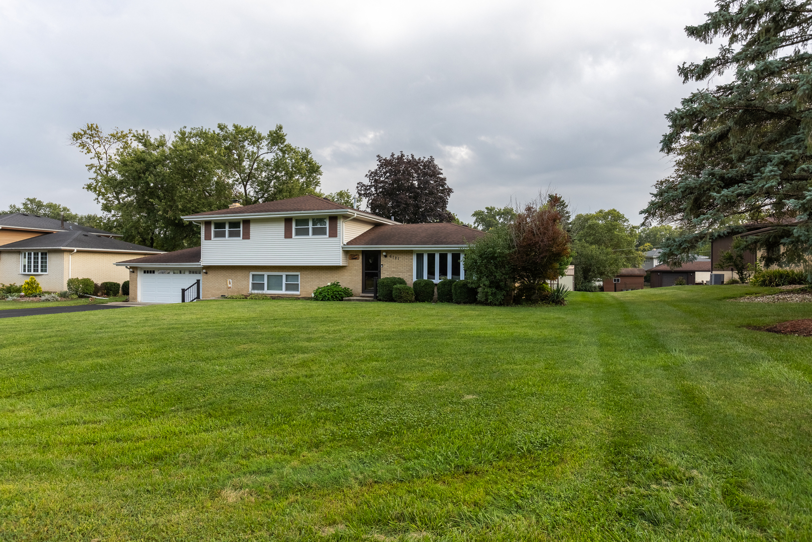 6121 James Street Property Photo 4