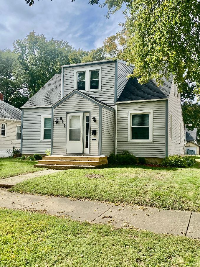 811 S Elm Avenue Property Photo 1