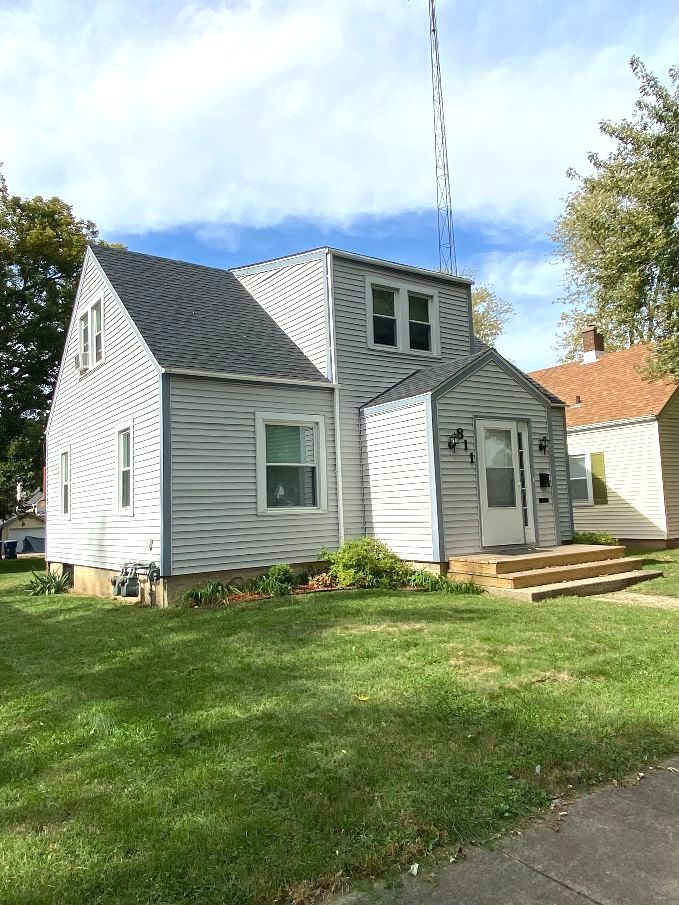811 S Elm Avenue Property Photo 3