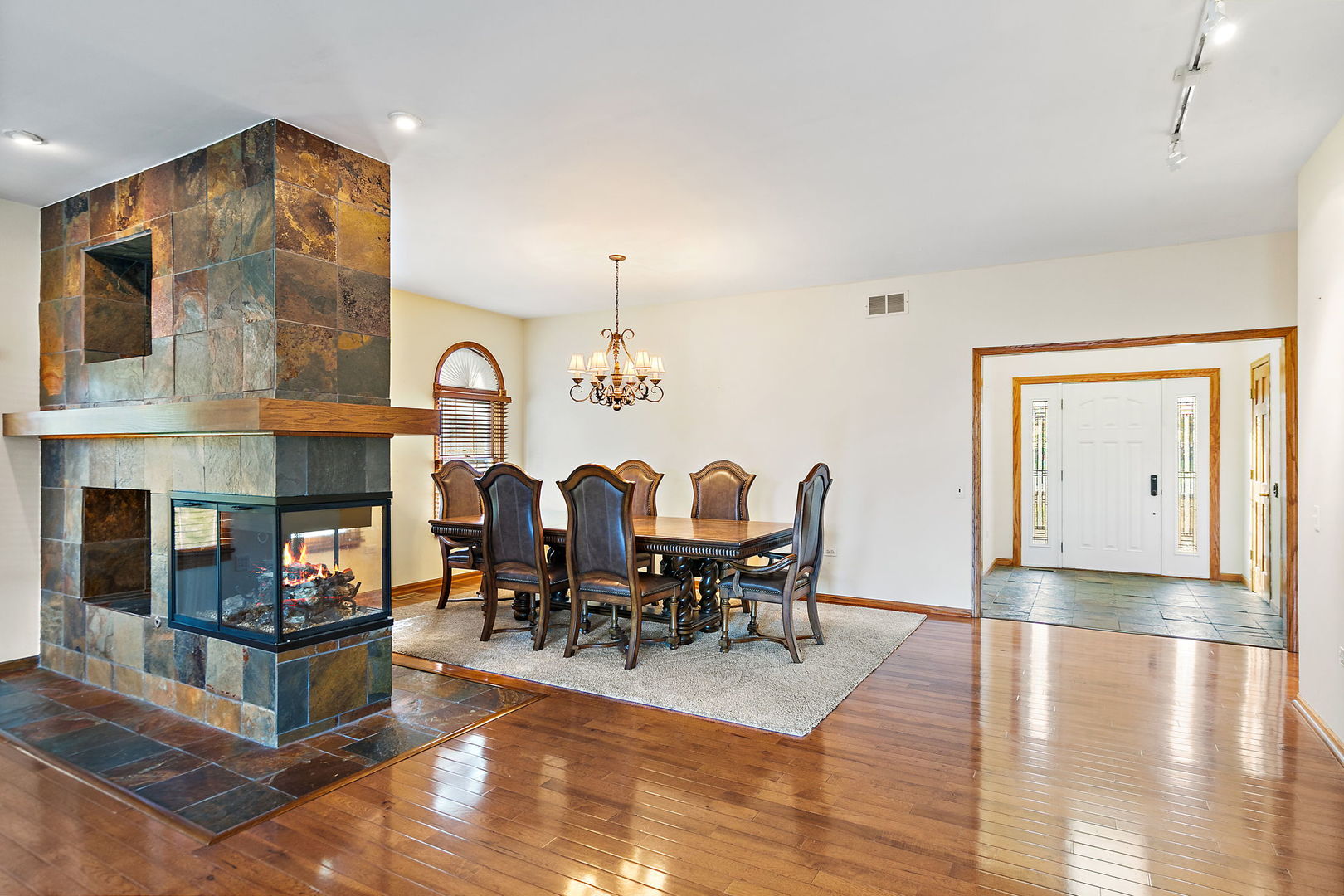 2101 Burnham Court Property Photo 6