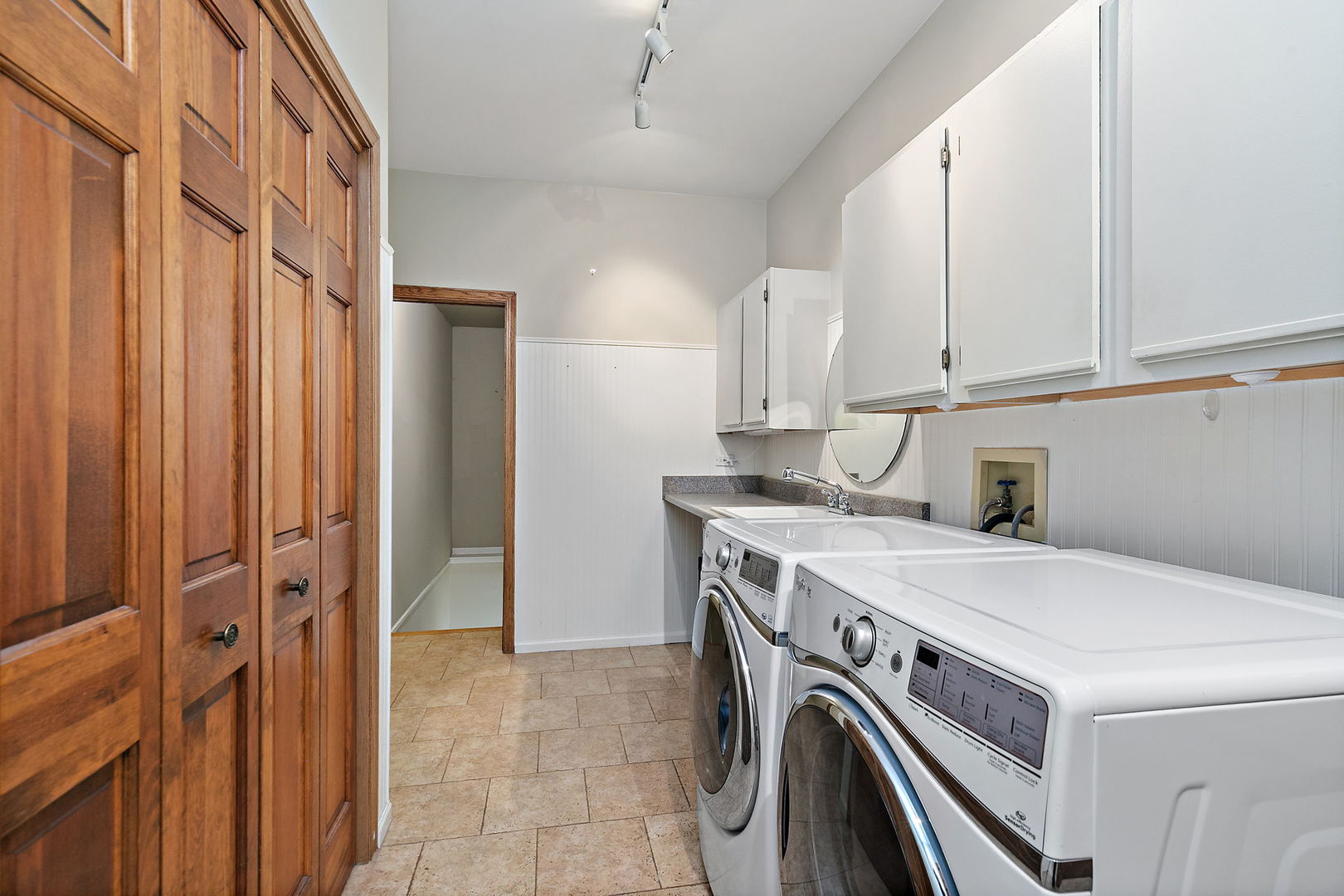 2101 Burnham Court Property Photo 23