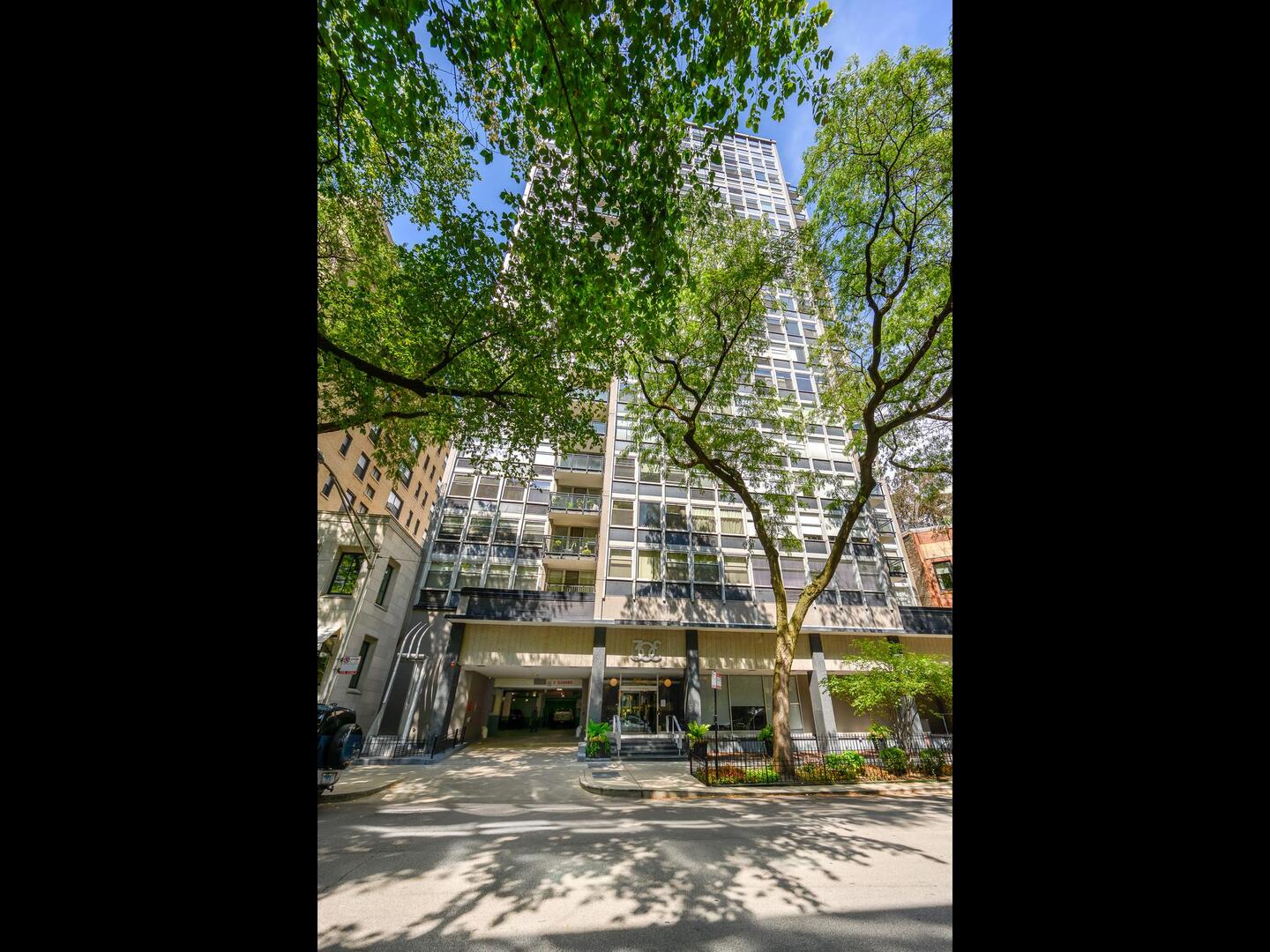 30 E Elm Street 18b Property Photo 1
