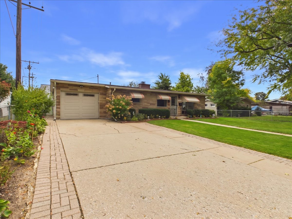 3819 Latham Street Property Photo 4