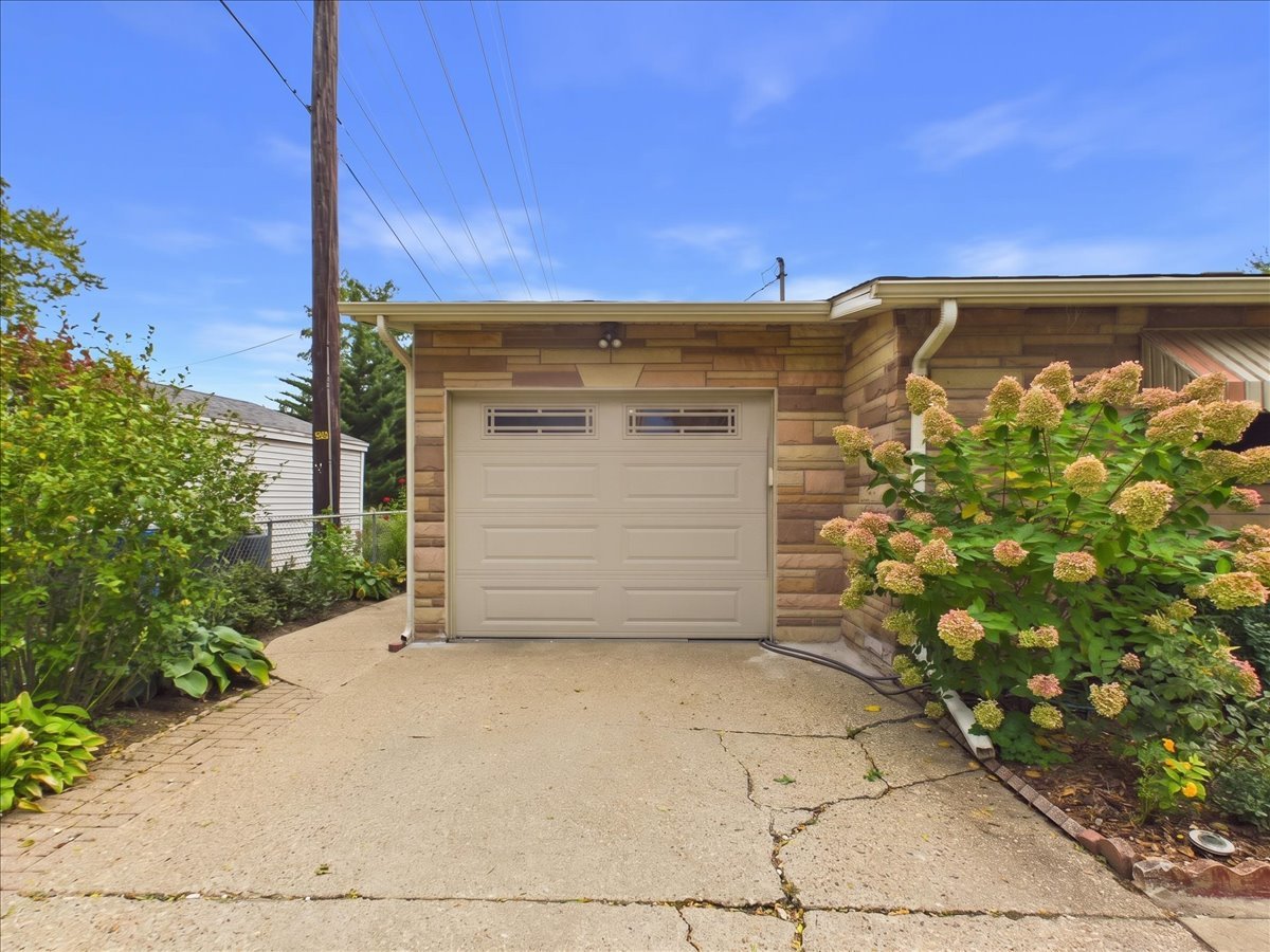 3819 Latham Street Property Photo 5