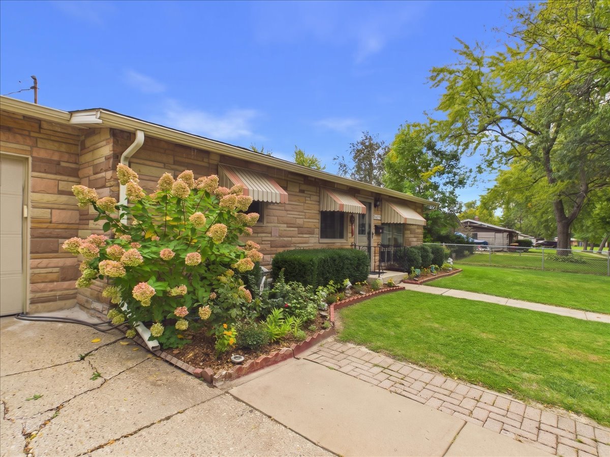 3819 Latham Street Property Photo 6