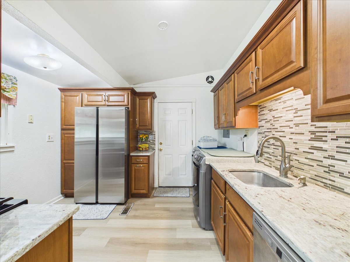 3819 Latham Street Property Photo 13