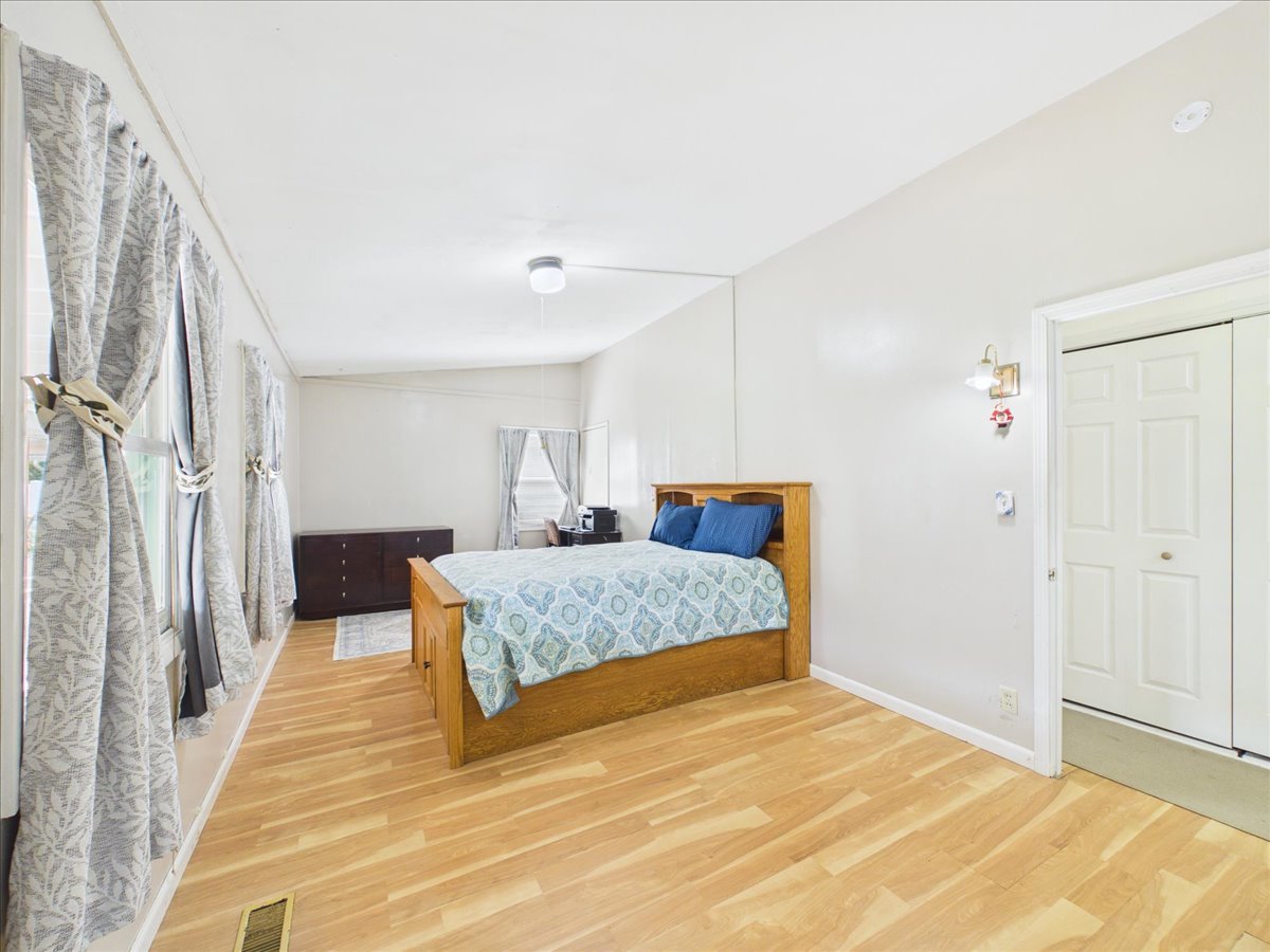 3819 Latham Street Property Photo 22