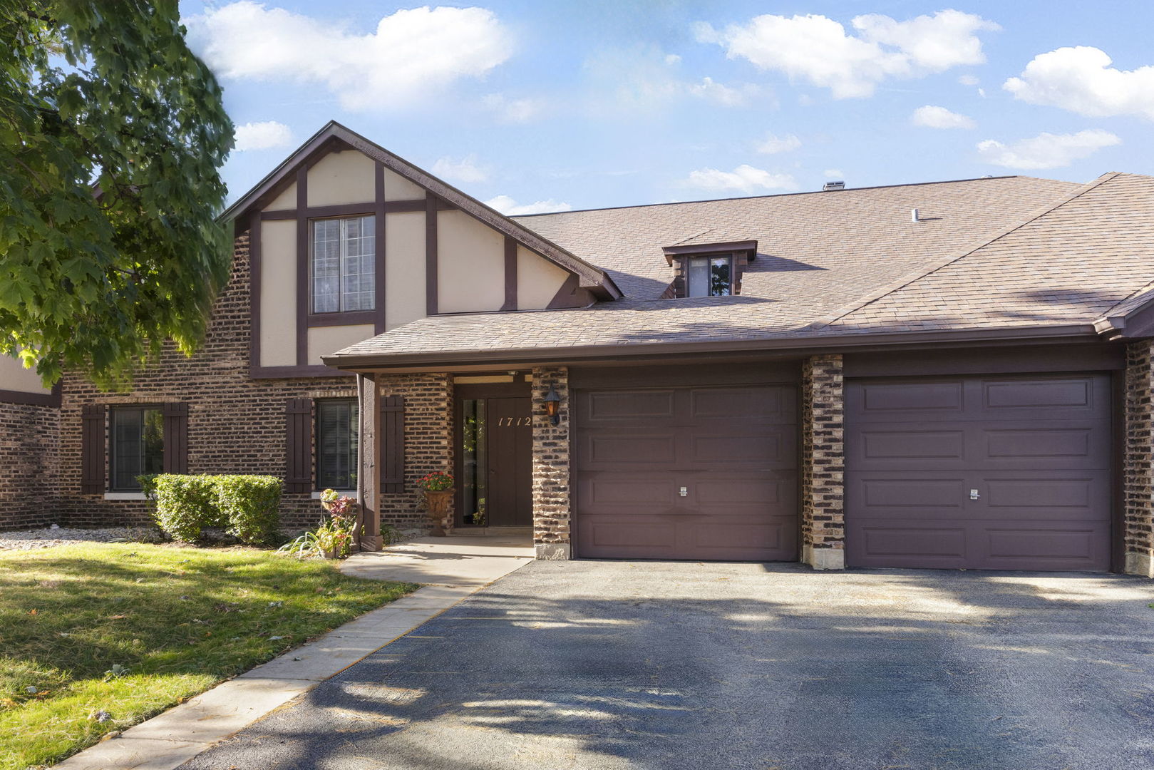 1712 Lakecliffe Drive D Property Photo 1