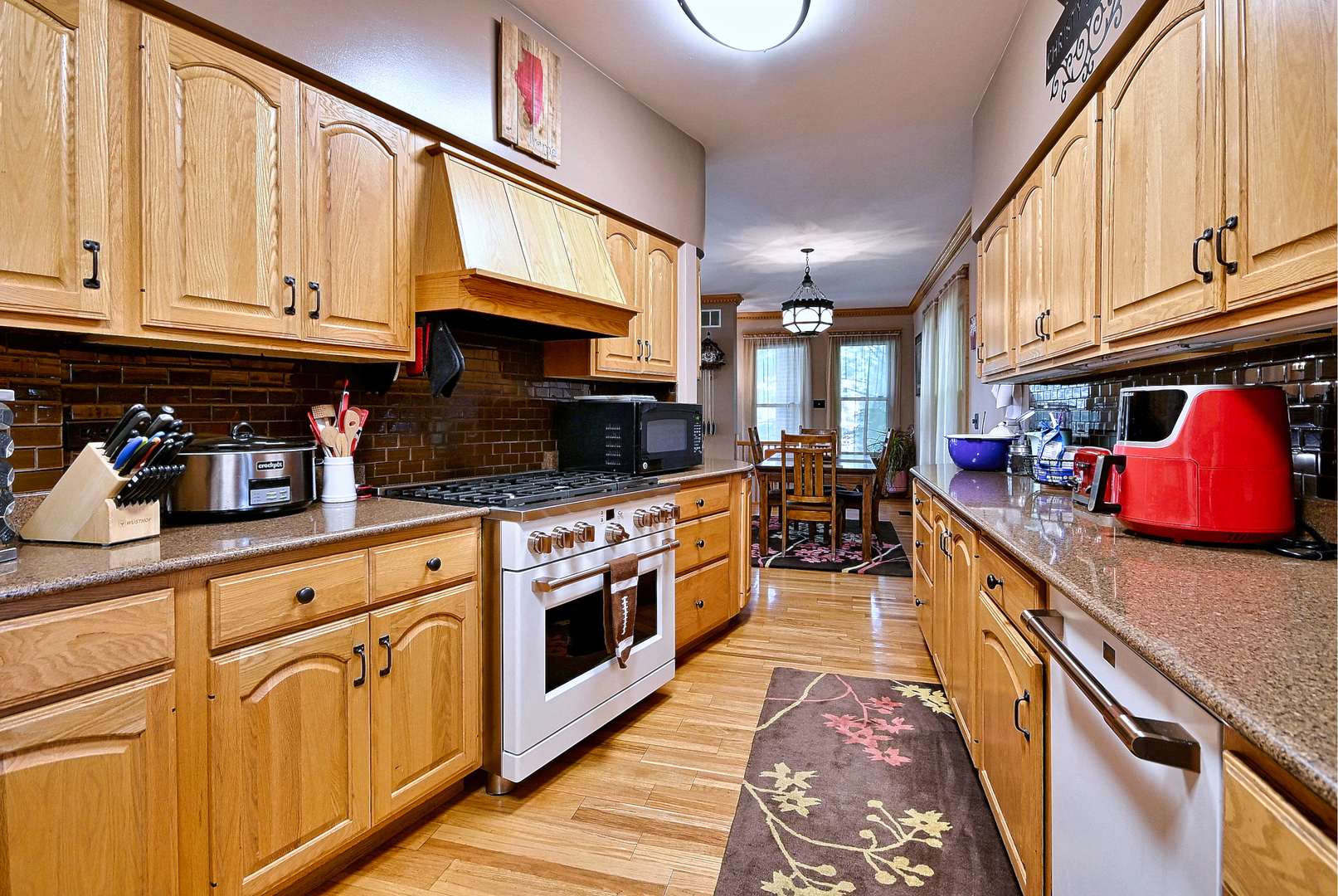 5842 N Nina Avenue Property Photo 13