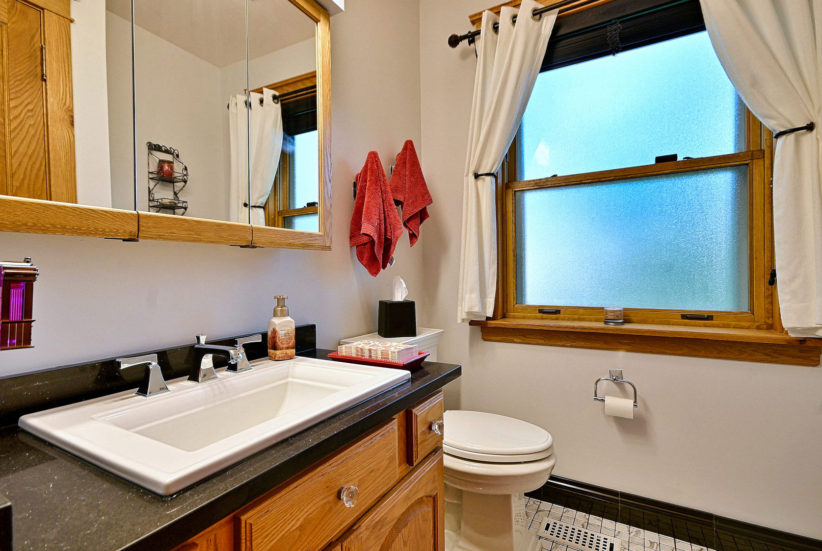 5842 N Nina Avenue Property Photo 21
