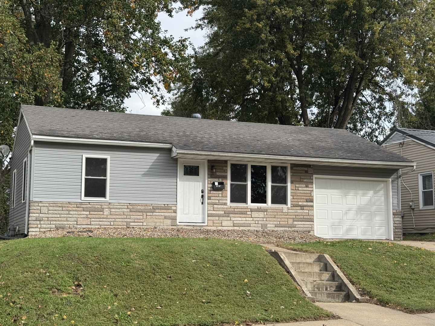 1527 Monroe Street Property Photo 1