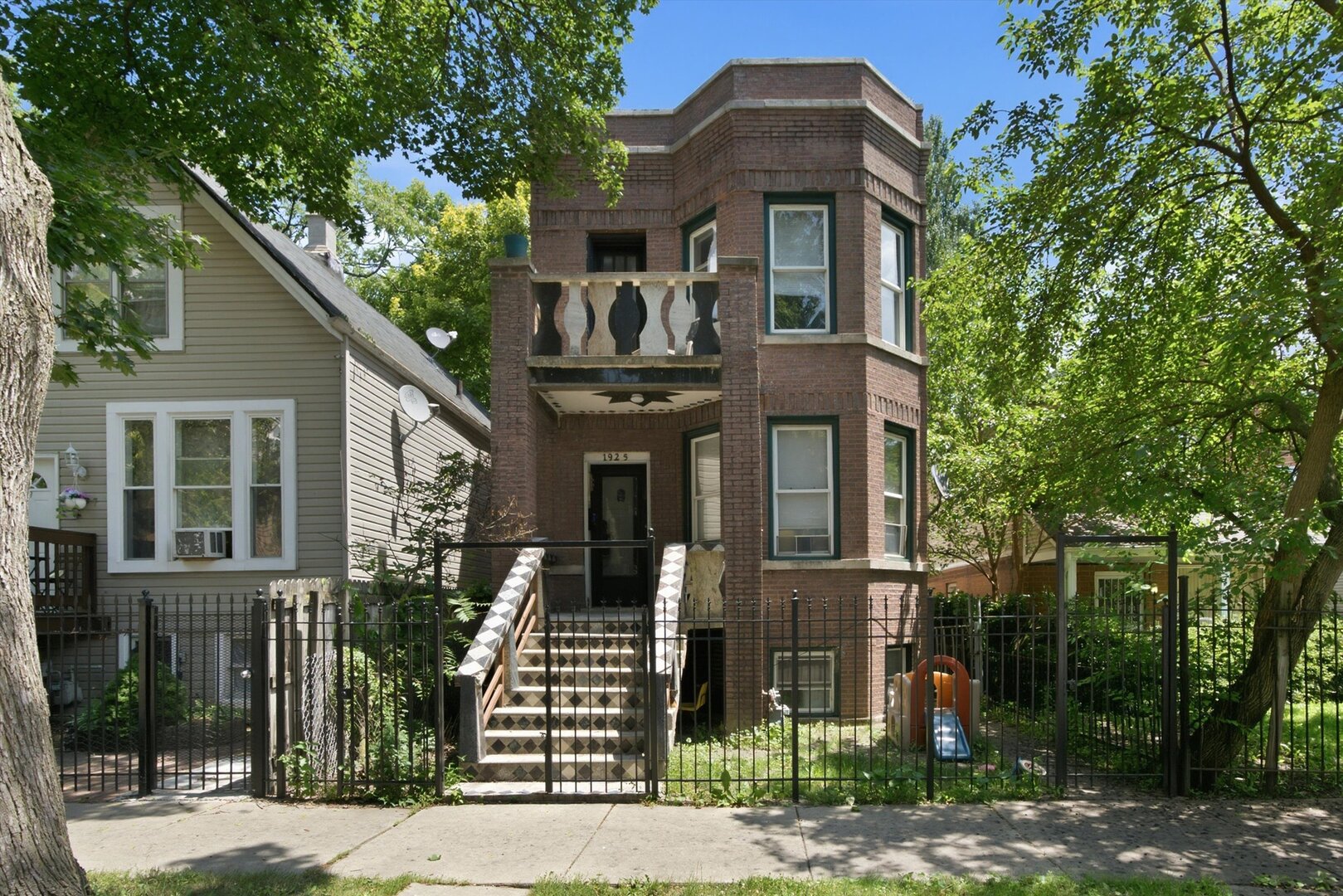 1925 N Keystone Avenue Property Photo 2