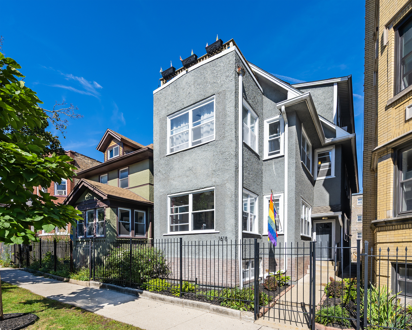 1618 W North Shore Avenue Property Photo 1