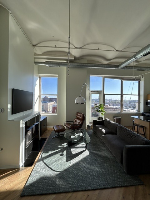 500 S Clinton Street 811 Property Photo 2