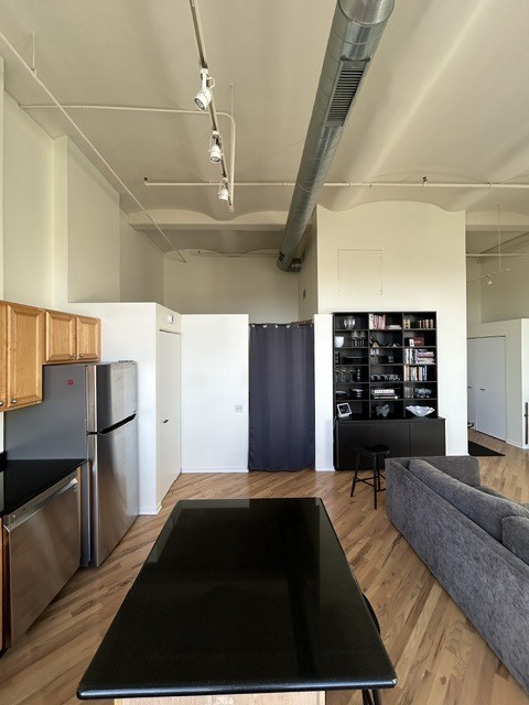 500 S Clinton Street 811 Property Photo 4