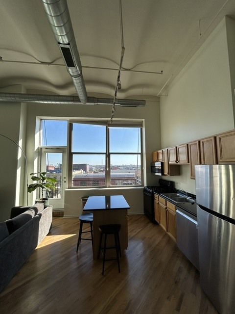 500 S Clinton Street 811 Property Photo 7