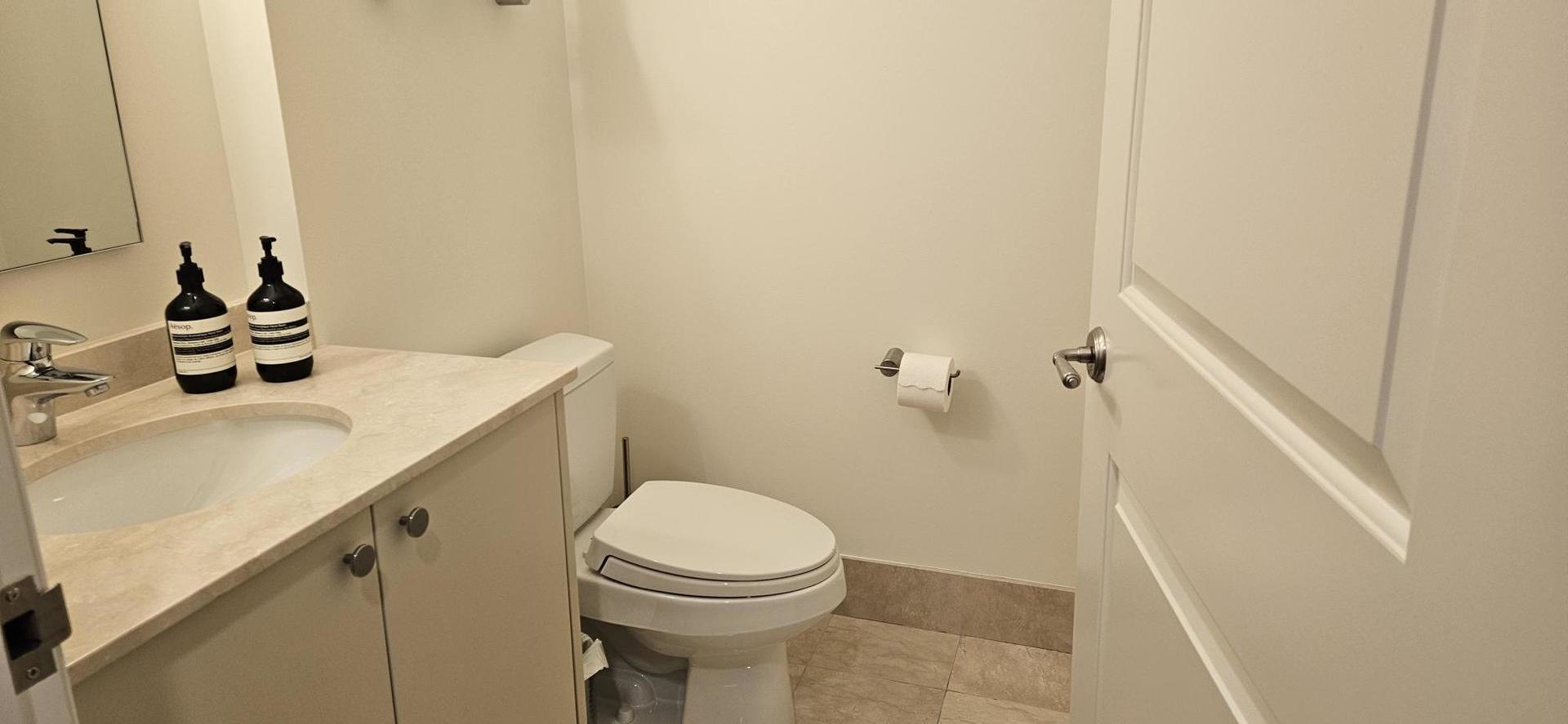 10 E Delaware Place 20c Property Photo 14